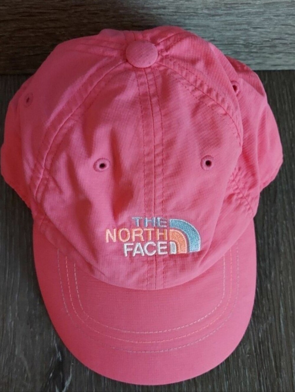 North Face Youth/Junior Hat. One Size - Ultraviolet Protection Factor (UPF) 40+ - Picture 2 of 3
